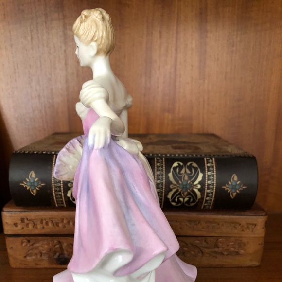 Royal Doulton Figurine - Picture 3 of 6